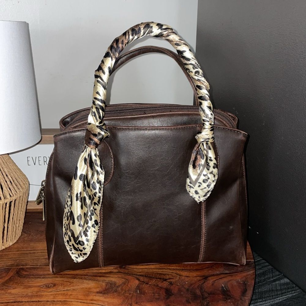 Vintage Cherokee Brown Leather Tote with Structured Design
